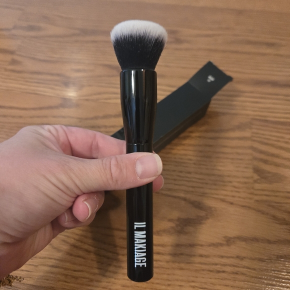 IL MAKIAGE Foundation Blending Brush Face Makeup Cosmetic Black #100 NEW - Picture 9 of 10